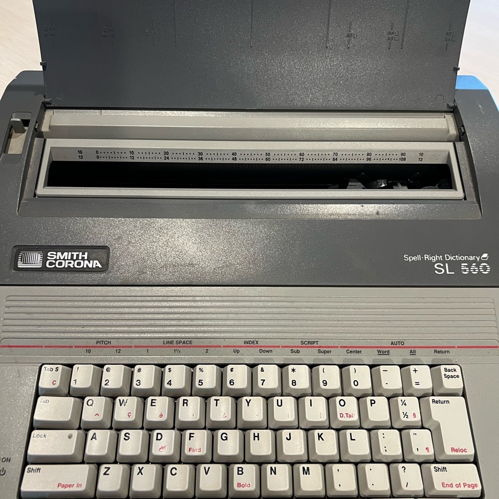 SL 560 Gray Electric Typewriter